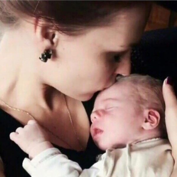Рудоволоса зірка «Екстрасенсів» Мерилін Керро вперше стала мамою. Вже обрала ім'я дитині.