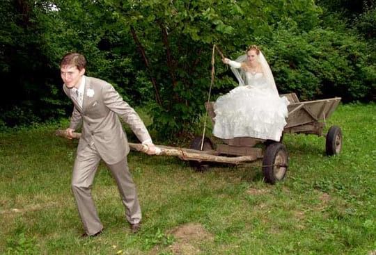 Підбірка смішних фото, які зроблені на весільних церемоніях. Не всі весілля можуть бути нудними.