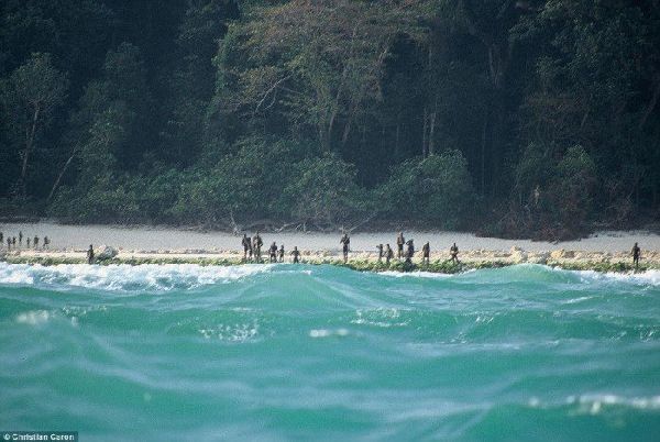 Жителі цього острова вбивають всіх, хто намагається зійти на берег. Ось що вони захищають. Ця земля ніколи не була колонізована.