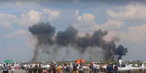 У Румунії під час авіашоу розбився і згорів Міг-21. Після падіння винищувач вибухнув і згорів.