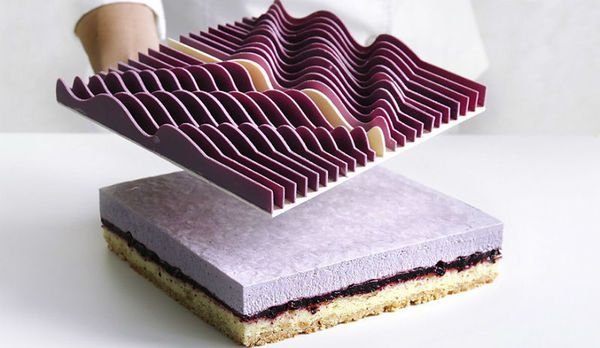 Дівчина-архітектор з Харкова пече солодкі витвори мистецтва з допомогою 3D-принтера. Геометричні торти, архітектурні десерти, немов ширяють у повітрі прикраси з глазурі і карамелі.