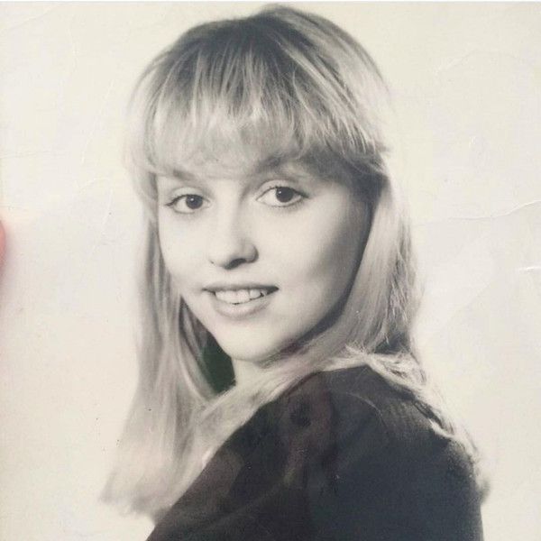 Вона не старіє! Оля Полякова майже не змінилася за 20 років. Оля Полякова опублікувала архівне фото, на якому їй 13 років.