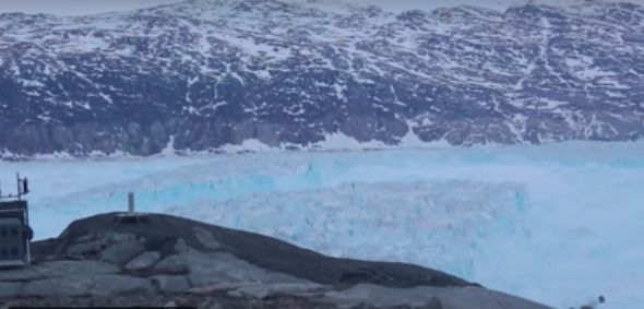 Ученим вдалося зняти "народження" айсберга в Гренландії. Від Гренландії відколовся шестикілометровий айсберг.