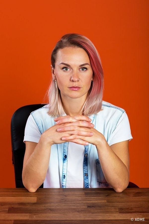 Пози і жести, які гублять вашу привабливість на корені!. Мова тіла з'явилася набагато раніше косметики, одягу і навіть мови.