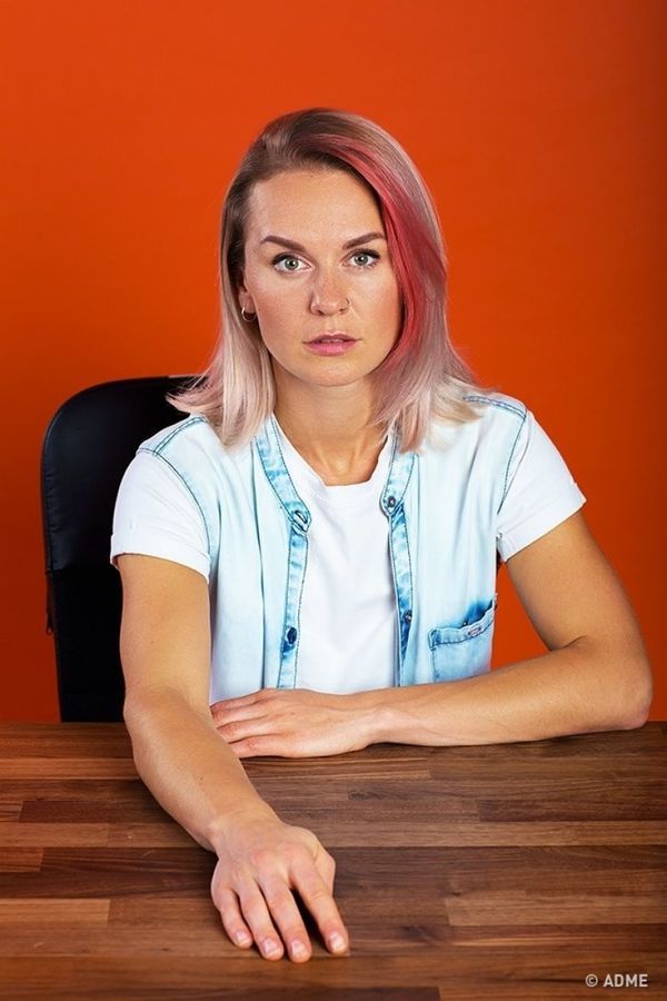 Пози і жести, які гублять вашу привабливість на корені!. Мова тіла з'явилася набагато раніше косметики, одягу і навіть мови.