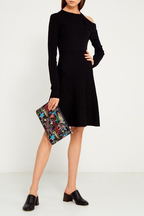 Маленьке чорне плаття: 7 ненудних моделей на будь-який випадок. Маленьке чорне плаття - той самий предмет гардероба, без якого не обходиться жодна дівчина. Однак знайти по-справжньому цікаву модель непросто.