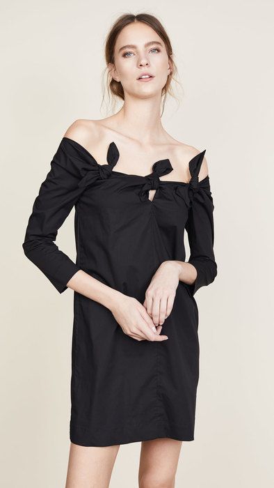 Маленьке чорне плаття: 7 ненудних моделей на будь-який випадок. Маленьке чорне плаття - той самий предмет гардероба, без якого не обходиться жодна дівчина. Однак знайти по-справжньому цікаву модель непросто.