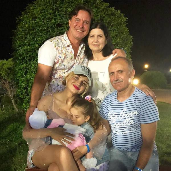 Лілія Ребрик на відпочинку в Болгарії порізала дорогу сукню. Українська телеведуча і акторка Лілія Ребрик показала знімки з відпустки в Болгарії в своєму Instagram.
