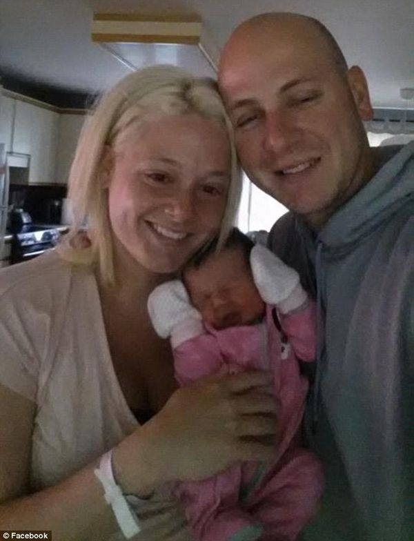 Батьки змогли повернути вкраденого новонародженого немовляти завдяки Facebook. Меліса МакМахон і Саймон Бойсклер знали, що це диво сталося лише завдяки допомозі людей і мережі Facebook.