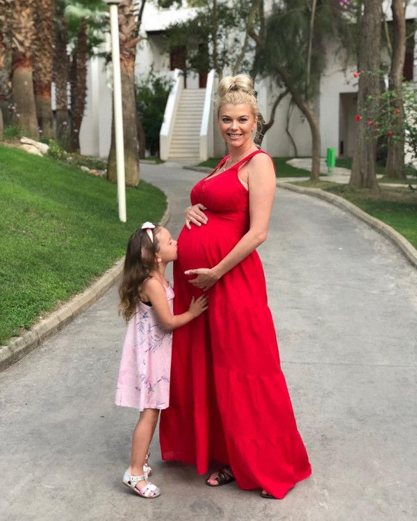 Ірина Блохіна народила другу дитину. Про це Ірина Блохіна розповіла у своєму Instagram, опублікувавши перше фото дитини.