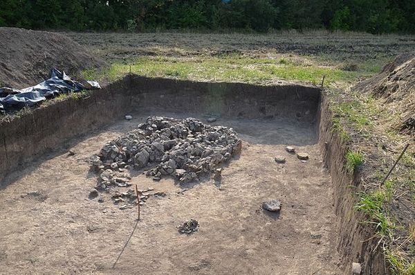В Черкаській області знайшли могилу "відьми". Похована лежить обличчям вниз, із заведеною за спину рукою.