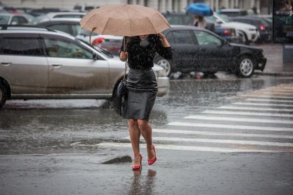 Прогноз погоди на 21-22 липня: жарко, але очікуються дощі і грози. На вихідні, 21 і 22 липня, в Україні як і раніше збережеться спекотна погода, можливі дощі з грозами.