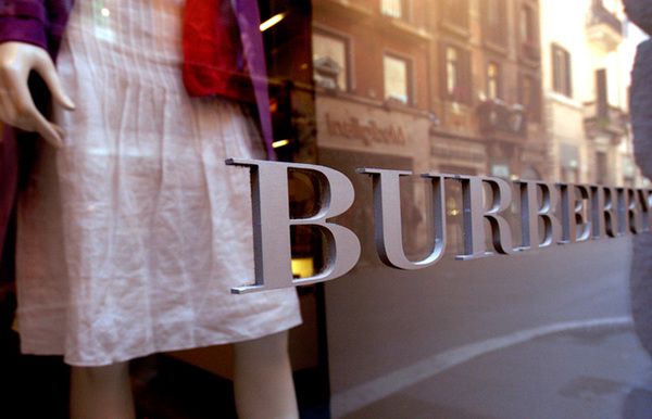 Бренд Burberry спалив одяг на 37 мільйонів доларів. За п'ять років знищено речей на суму понад 117 мільйонів доларів.