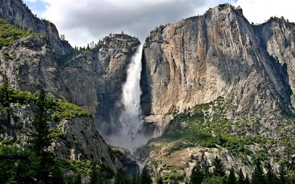 10 найдивовижніших водоспадів у світі. А ви знали, що висота найвищого водоспаду в світі порівнянна з висотою 33-х дев'ятиповерхових будинків?