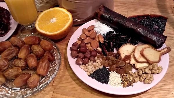 Уляна Супрун налякала ласунів раком і хворобою печінки. Найкорисніші солодощі - чорний шоколад, горіхи, мед і сухофрукти.