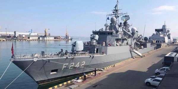 Кораблі НАТО прибули до Одеси. До порту в Одесі вранці 23 липня увійшли кораблі постійної військово-морської групи НАТО і протимінної військово-морської групи Альянсу.