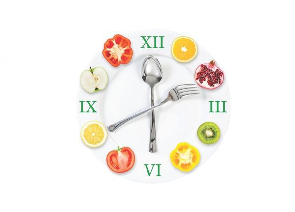 5 основних правил харчування в літню спеку. Вживайте більше рідини і сезонних фруктів.