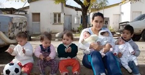 17-річна мама 7 дітей звернулась з проханням до аргентінського уряду. Мама Памели працює не покладаючи рук, поки дівчина виховує семеро дітей.