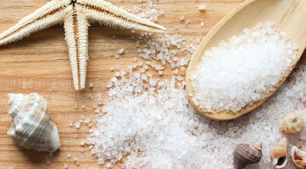 Що відбувається з тілом, коли в ньому забагато солі. Лікарі радять знизити кількість споживаної солі до необхідного мінімуму.