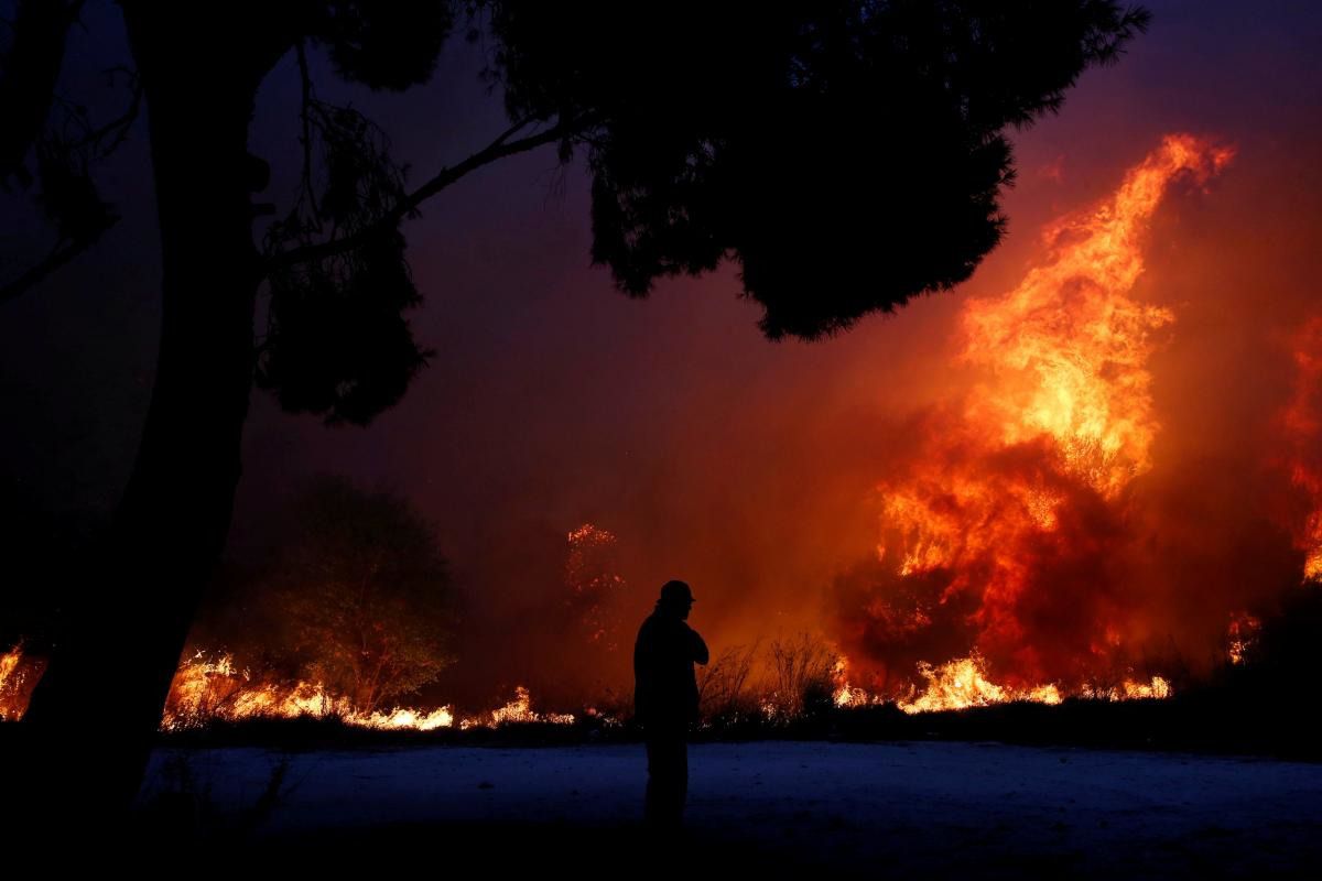 Пожежі в Греції: Кількість жертв зросла до 74. У Греції у зв'язку з виснажливою спекою спалахнуло кілька лісових пожеж, найбільший - у селі Мати поблизу Афін.