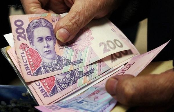 В "Укрпошті" і Мінсоцполітики назвали дату виплати пенсій. В Укрпошті та Міністерстві соціальної політики обіцяють виплатити пенсії до 28 липня.