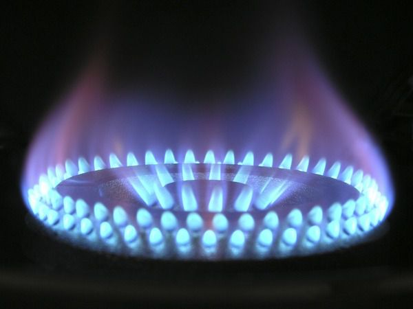 Гройсман розповів, як можна знизити ціну на газ. Прем'єр-міністр Володимир Гройсман заявив, що ціни на газ будуть знижені і для населення, так і для промисловості в разі відмови від імпорту.