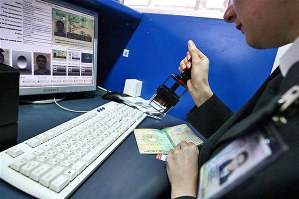 В Україні зникли черги за біометричними паспортами. У Міграційній службі відзвітували, що черг за отриманням паспорта більше немає.
