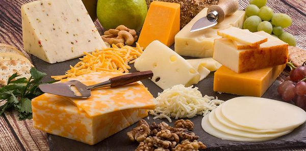 Лікарі назвали несподівану користь твердого сиру. Твердий сир заспокоює нервову систему краще таблеток.
