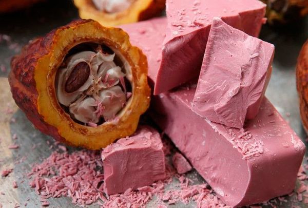 Вперше за 80 років з'явився новий тип шоколаду. Швейцарська компанія-виробник Barry Callebaut представила унікальний тип шоколаду — рожевий.
