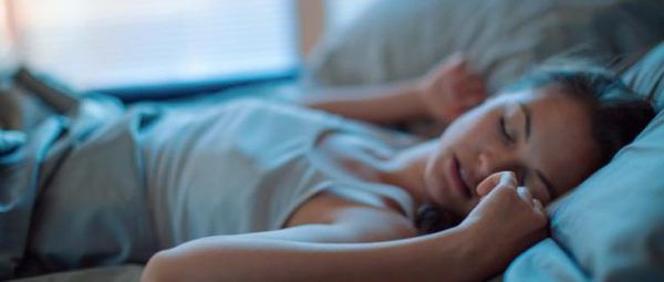 Сомнілоквія або чому людина розмовляє уві сні?. Чимало людей розмовляє уві сні. Вчені навіть дали цьому явищу термін - сомнілоквія. Але чи можна вважати нічні бурмотіння хворобою?