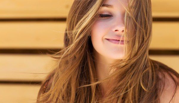 Рятуємо сухе волосся: як доглядати і які добавки приймати. Вітаміни і добавки для краси волосся.