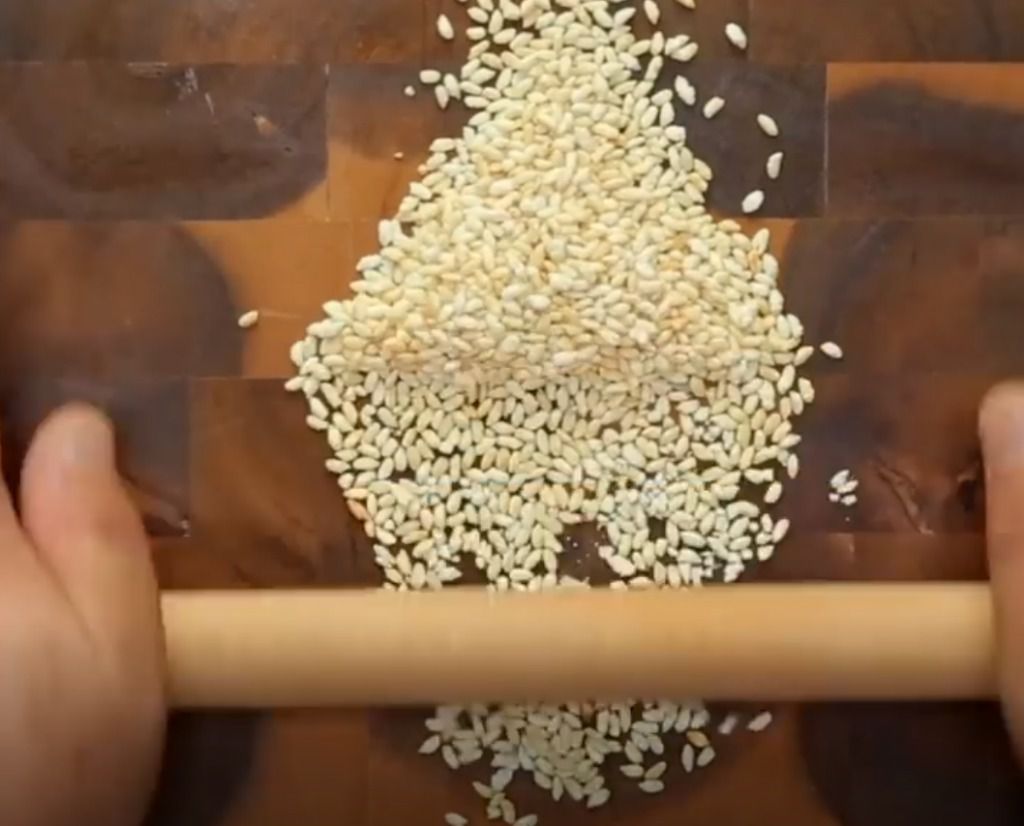 Ось як перевірити, справжній рис перед вами або "пластиковий". Його почали робити в Китаї.