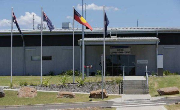 Всередині ультрасучасної в'язниці суворого режиму в Австралії.   У новітній австралійській в'язниці суворого режиму немає звичних камер, в'язні можуть дзвонити пізно ввечері або дивитися власні телевізори.