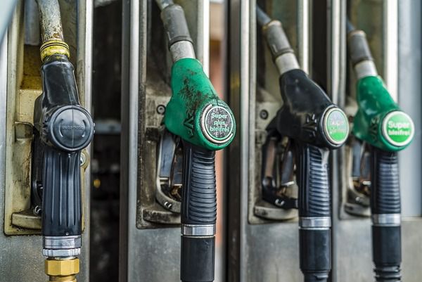 Ціни на бензин: в якій країні найдешевше паливо. Агентство Bloomberg представило рейтинг доступності бензину в різних країнах світу.