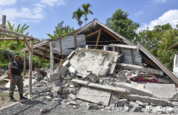 Число жертв землетрусу в Індонезії збільшилося. Кількість загиблих на острові Ломбок в результаті землетрусу збільшилася до 10 осіб, ще 40 постраждали.