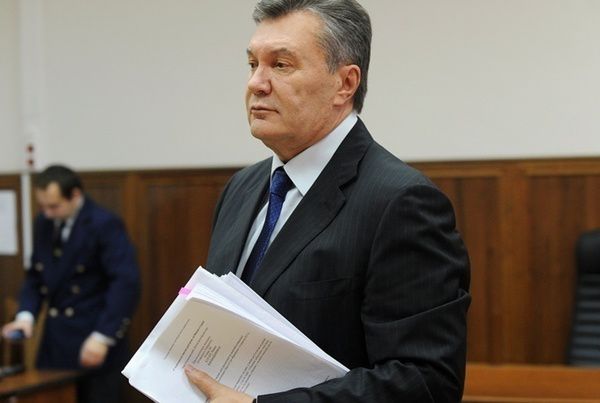 Суд над Януковичем: обвинувачення хоче закінчити процес швидше, а захист затягує. Між сторонами йде справжнє змагання: чи встигнуть завершити справу до Дня Незалежності чи ні.