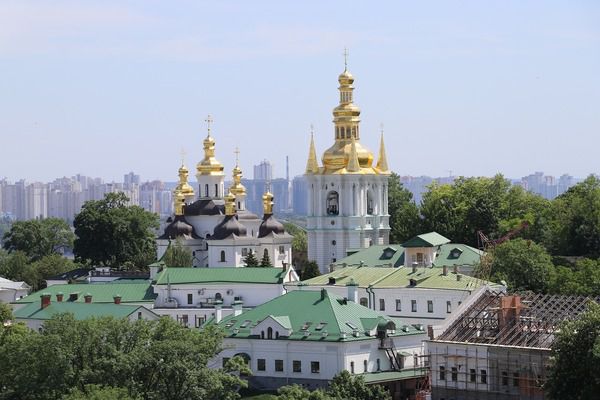 Вчені виявили дивну стіну в Києво-Печерській Лаврі. У Лаврі знайшли залишки давньоруської стіни XII століття.