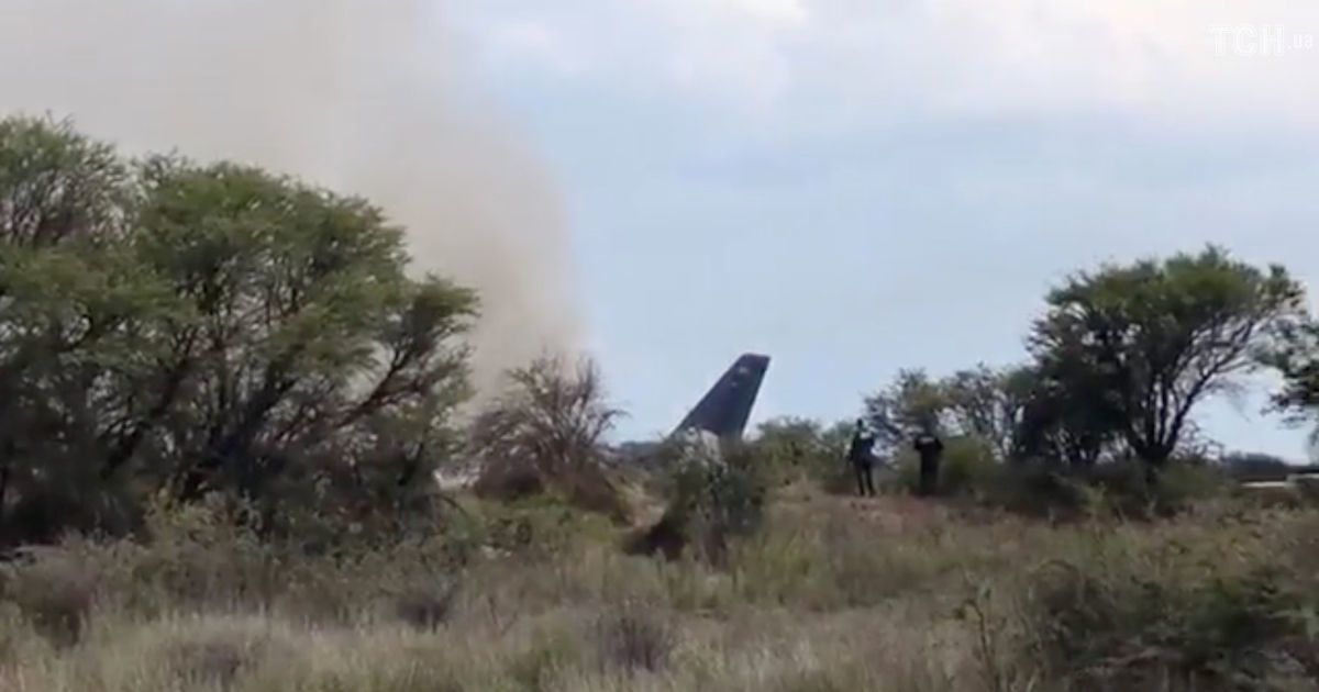 У Мексиці впав літак з сотнею людей на борту: Ніхто не загинув. Представник авіакомпанії Aeromexico повідомив, що на борту літака перебувало 97 пасажирів і чотири члени екіпажу.