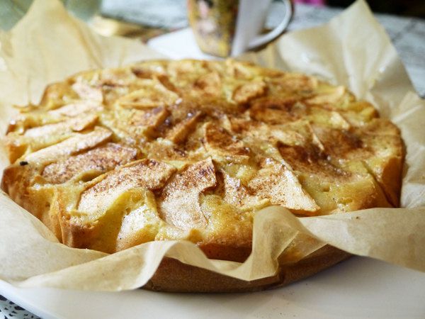 Рецепт дня: швидкий пиріг з яблуками на кефірі