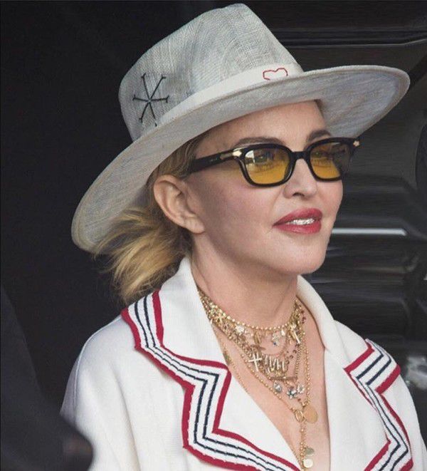 Мадонна вибрала для зйомки капелюхи "Made in Ukraine". Американська співачка в капелюсі українського бренду.