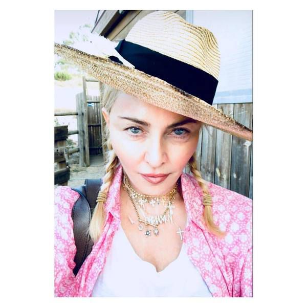 Мадонна вибрала для зйомки капелюхи "Made in Ukraine". Американська співачка в капелюсі українського бренду.