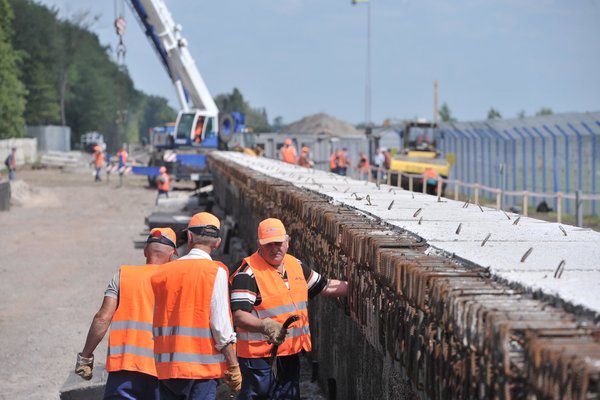 Гройсман похвалився будівництвом залізничного експреса в Бориспіль. Будівництво експреса з Києва в аеропорт "Бориспіль" планують завершити до 1 грудня.