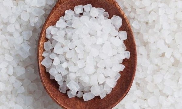 Ніколи не купуйте морську сіль. Ця штука дуже небезпечна. Згідно з дослідженнями вчених, в морській солі містяться частинки пластику з усіх кінців планети.