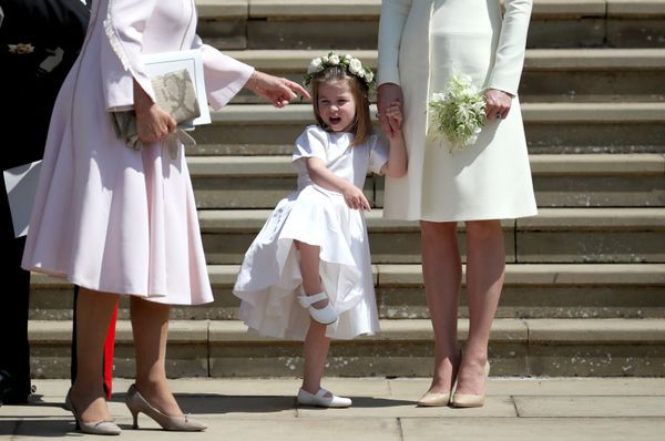 Думка експерта: Чому принцеса Шарлотта ніколи не носить штани в громадських місцях. Штани - не для королівських дітей.