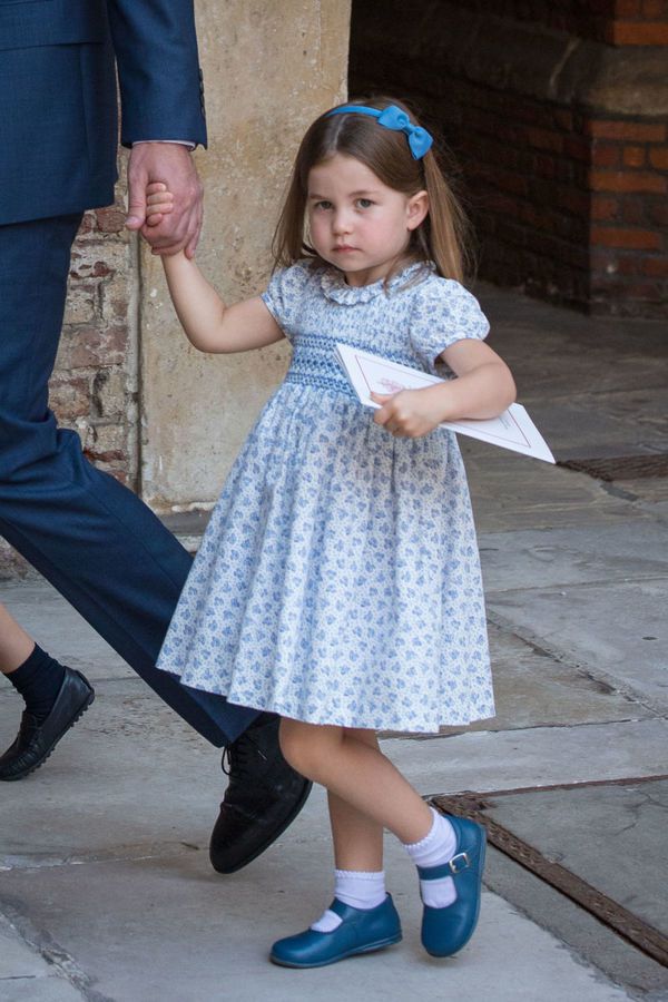 Думка експерта: Чому принцеса Шарлотта ніколи не носить штани в громадських місцях. Штани - не для королівських дітей.