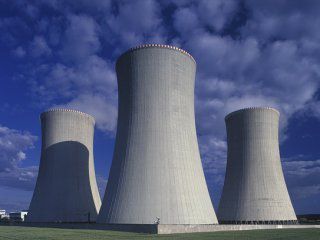 Екстремальна спека у Франції зупинила два реактори АЕС. Через екстремальну спеку у Франції були припинені два атомних реактори АЕС. За допомогою цього заходу французькі енергетики планують запобігти подальшому нагріванню водойм.