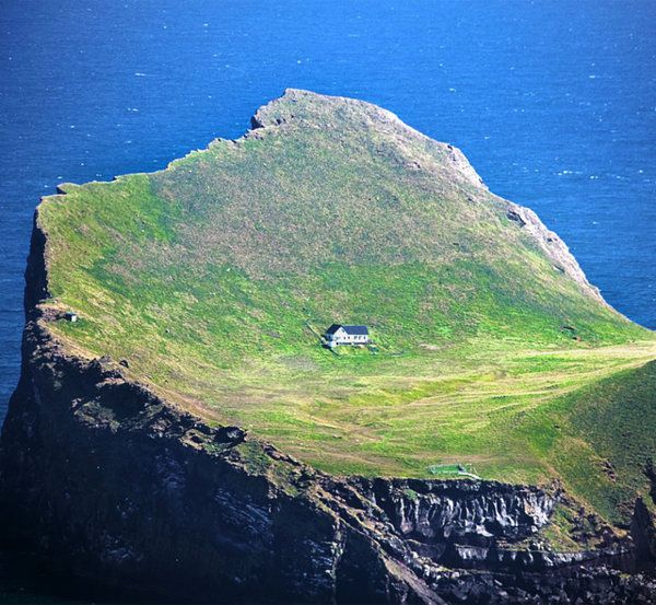 Загадка найсамотнішого будинку Ісландії. Про загадковий будинок ходить безліч чуток і легенд.