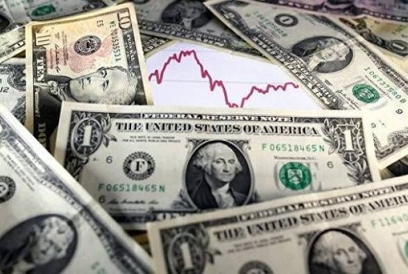 Долар проти гривні: економісти радять запастися валютою. Аналітики, вважають, що зміцнення гривні найближчим часом очікувати не варто.