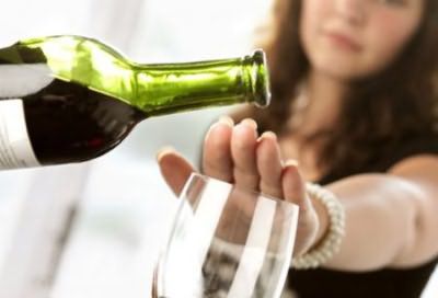 Відмова від алкоголю призводить до серйозного захворювання. Ризик деменції в тих, що кинули пити збільшується.