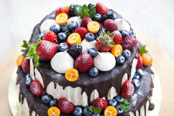рецепт дня: шоколадний пиріг з ягодами і глазур'ю